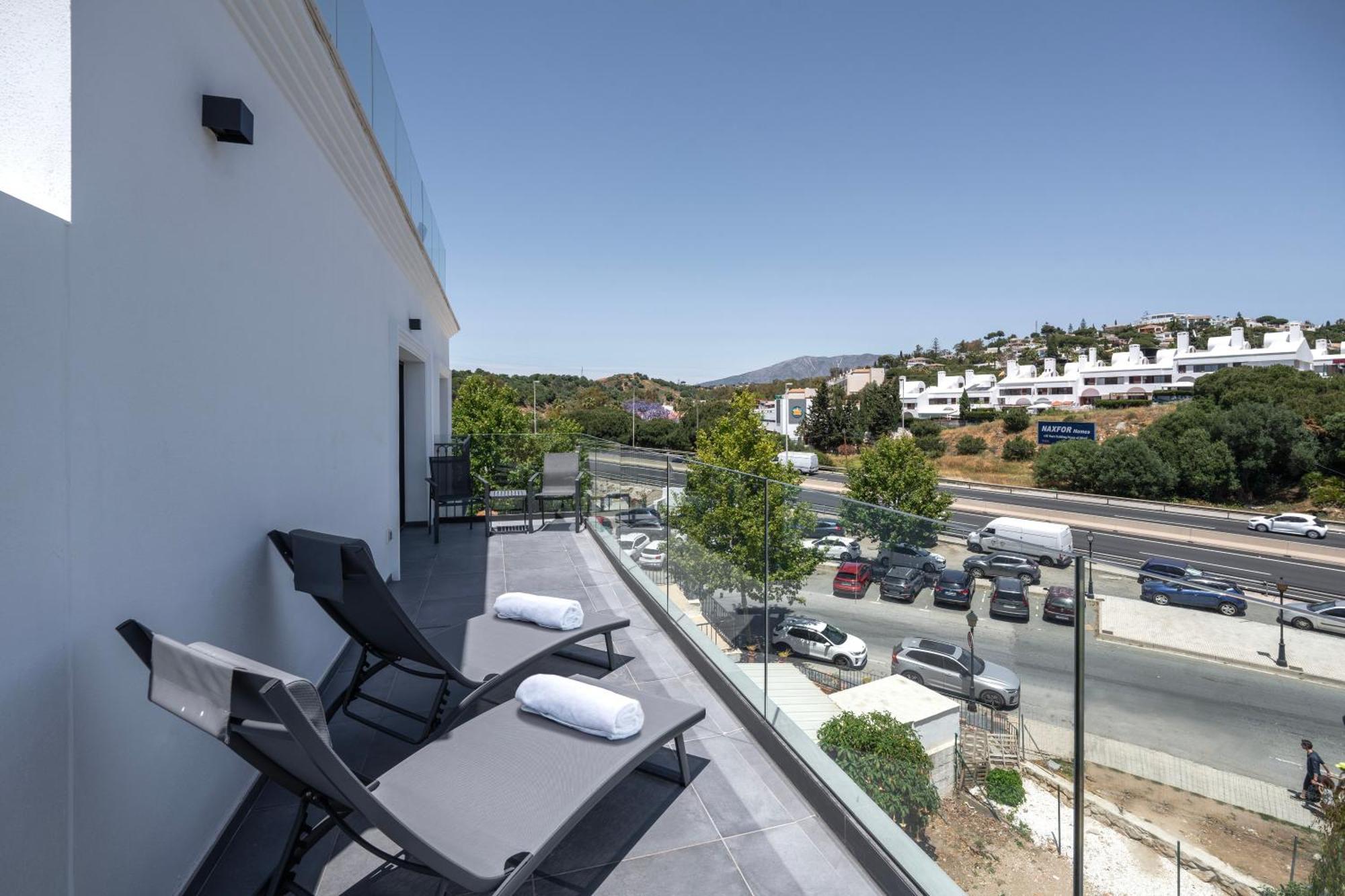 The Orange House Boutique Hotel And Upstairs Rooftop Bar Center Of La Cala De Mijas 100M From The Beach ภายนอก รูปภาพ