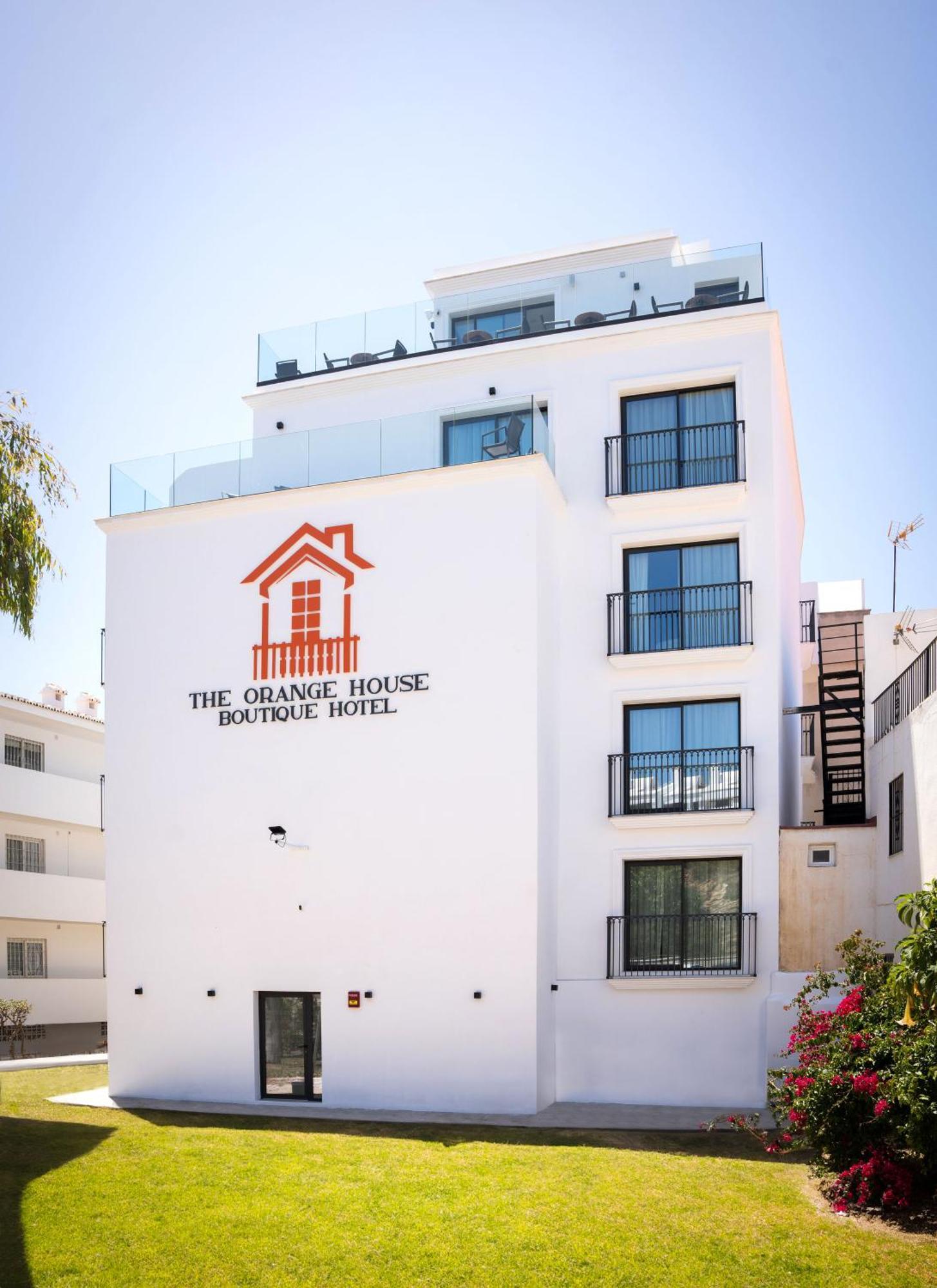 The Orange House Boutique Hotel And Upstairs Rooftop Bar Center Of La Cala De Mijas 100M From The Beach ภายนอก รูปภาพ
