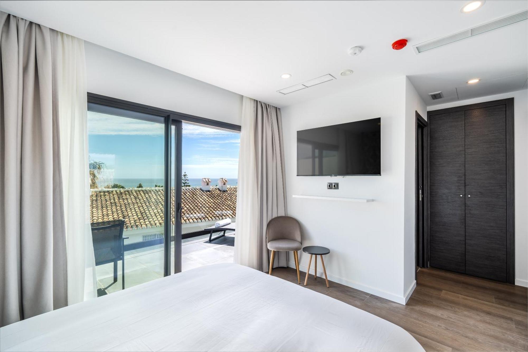 The Orange House Boutique Hotel And Upstairs Rooftop Bar Center Of La Cala De Mijas 100M From The Beach ภายนอก รูปภาพ