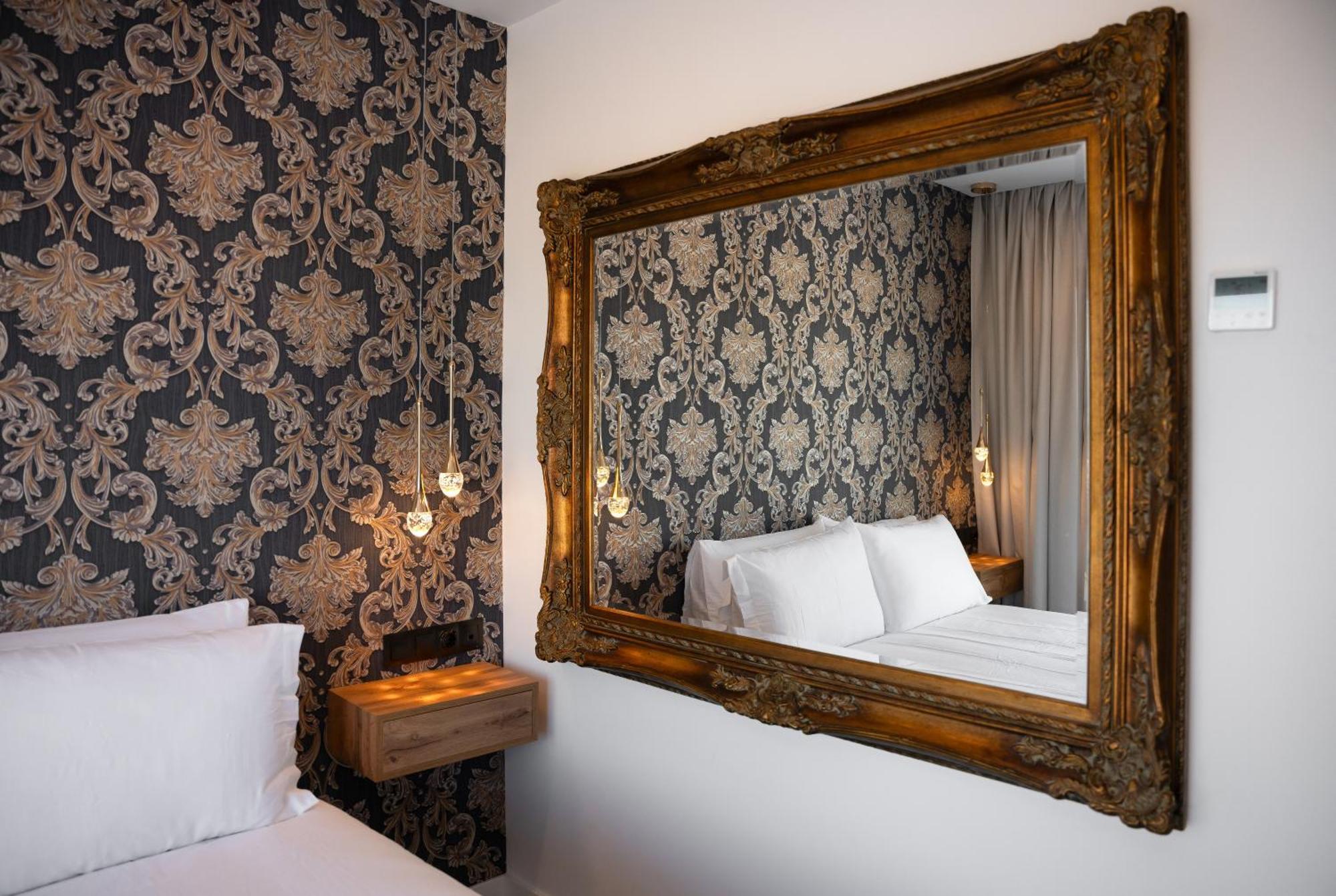 The Orange House Boutique Hotel And Upstairs Rooftop Bar Center Of La Cala De Mijas 100M From The Beach ภายนอก รูปภาพ