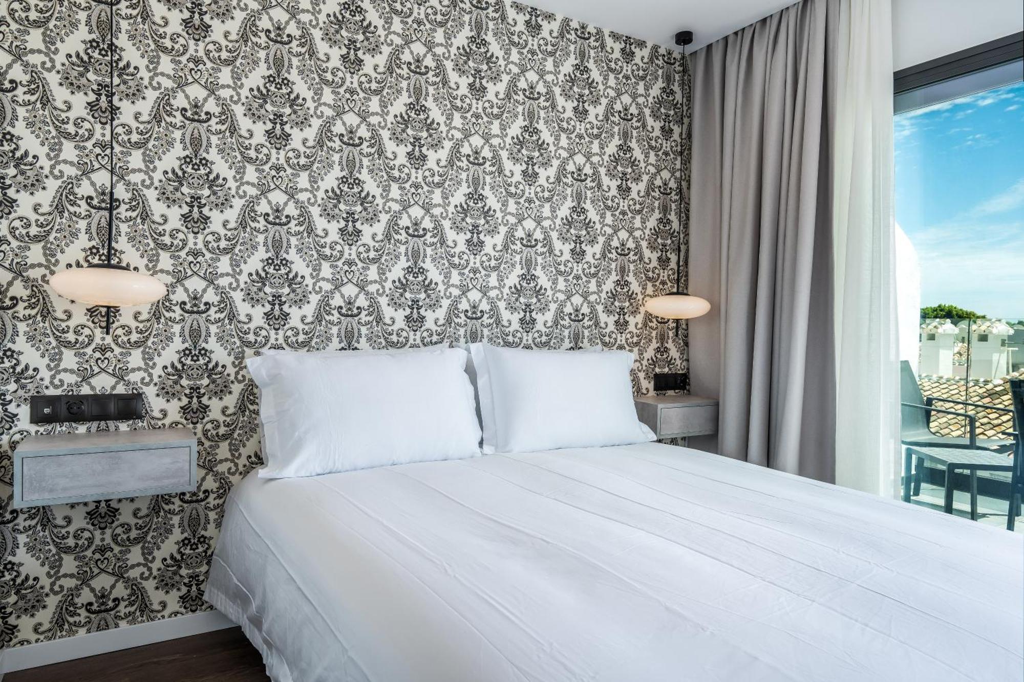 The Orange House Boutique Hotel And Upstairs Rooftop Bar Center Of La Cala De Mijas 100M From The Beach ภายนอก รูปภาพ