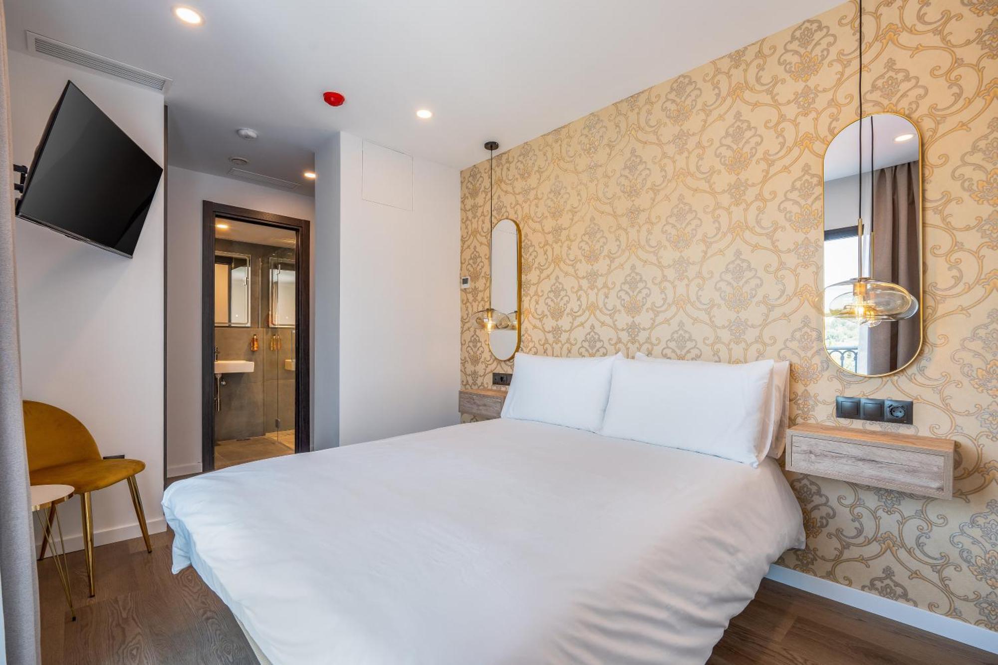 The Orange House Boutique Hotel And Upstairs Rooftop Bar Center Of La Cala De Mijas 100M From The Beach ภายนอก รูปภาพ