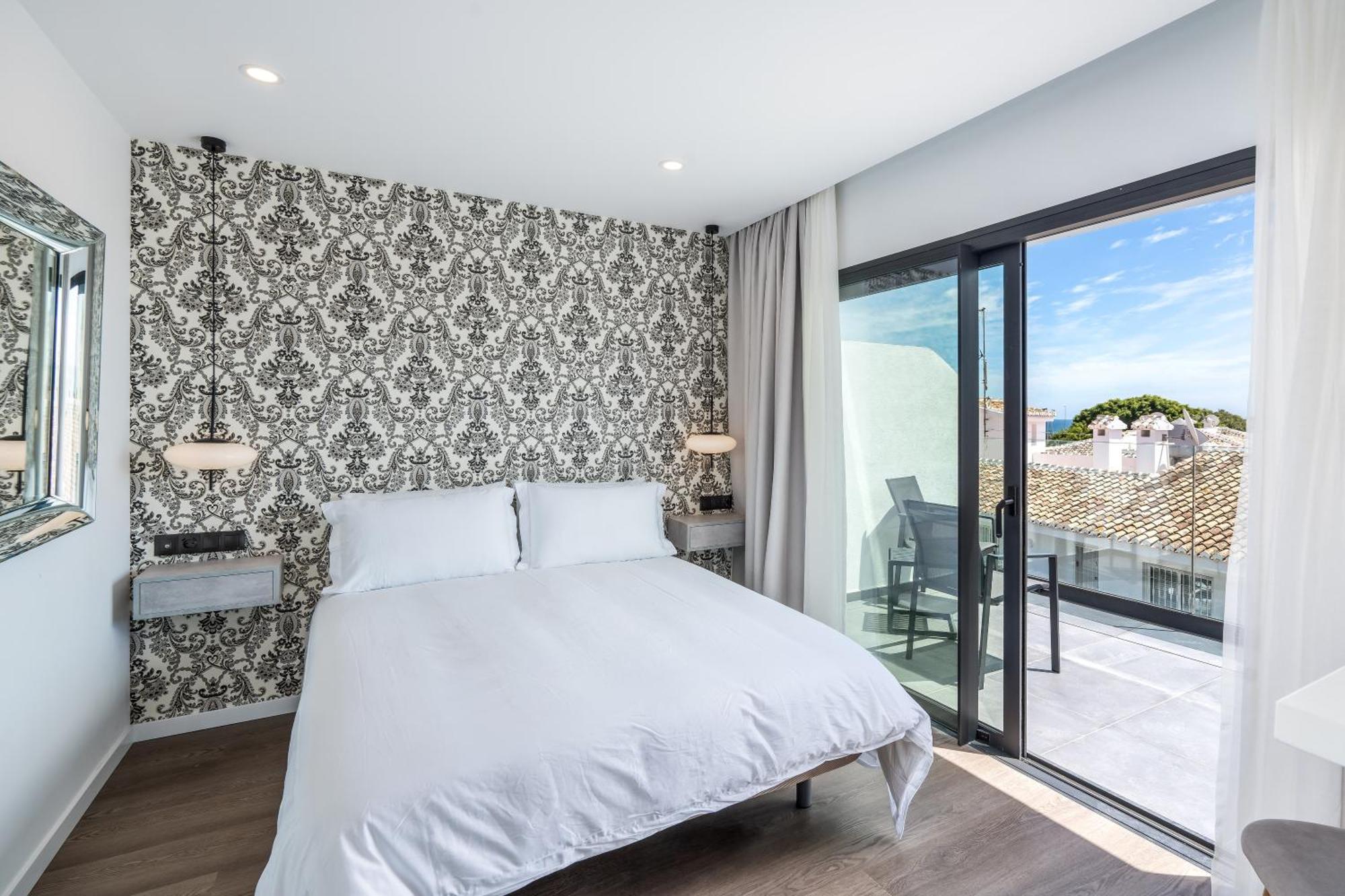 The Orange House Boutique Hotel And Upstairs Rooftop Bar Center Of La Cala De Mijas 100M From The Beach ภายนอก รูปภาพ