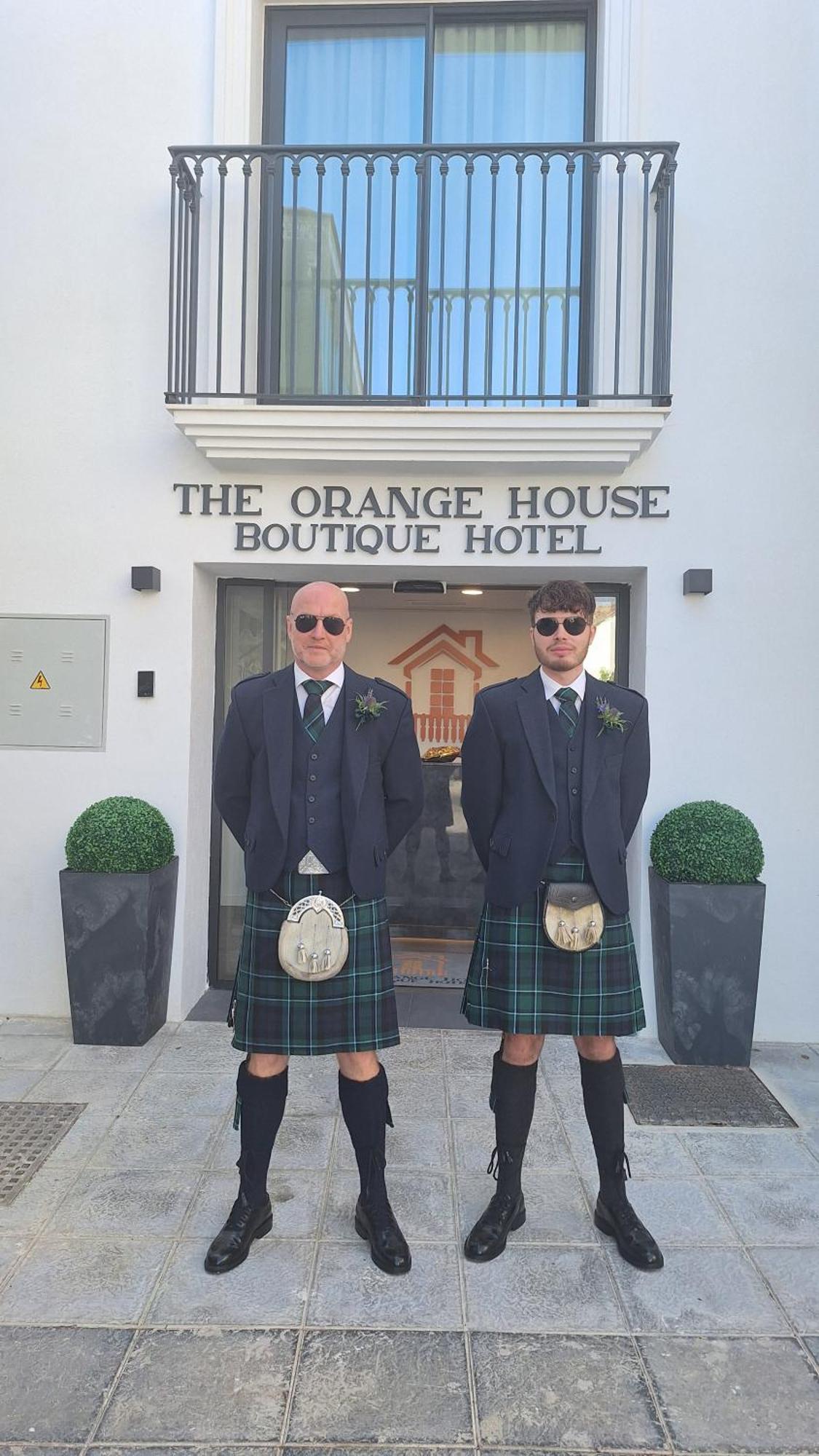 The Orange House Boutique Hotel And Upstairs Rooftop Bar Center Of La Cala De Mijas 100M From The Beach ภายนอก รูปภาพ