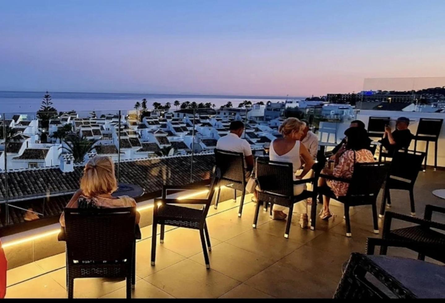 The Orange House Boutique Hotel And Upstairs Rooftop Bar Center Of La Cala De Mijas 100M From The Beach ภายนอก รูปภาพ